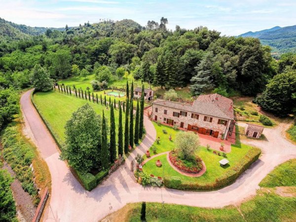 casa indipendente in vendita a Lucca in zona Monte San Quirico