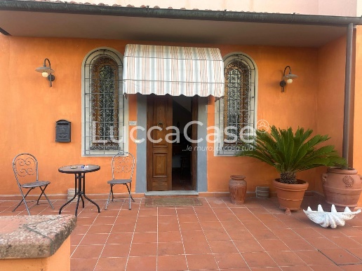 casa indipendente in vendita a Lucca in zona zona SS. Annunziata