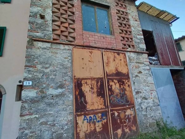 casa indipendente in vendita a Lucca in zona Montuolo