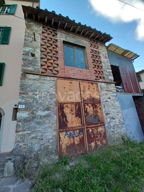 casa indipendente in vendita a Lucca in zona Montuolo