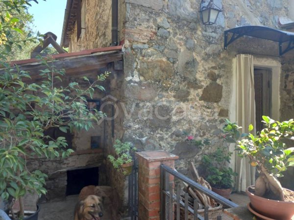 casa indipendente in vendita a Lucca in zona Ponte a Moriano