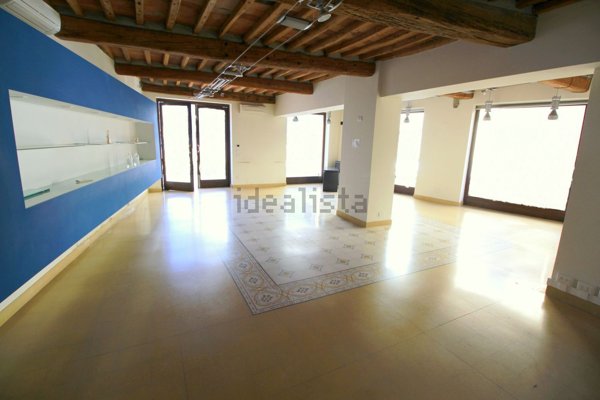 locale di sgombero in vendita a Lucca in zona zona San Marco