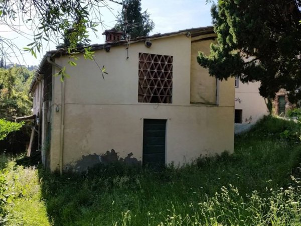 casa indipendente in vendita a Lucca in zona Carignano