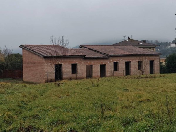 casa indipendente in vendita a Lucca in zona Centro Città