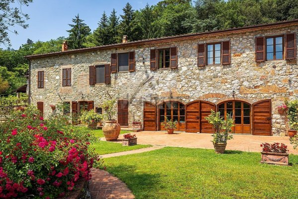 casale in vendita a Lucca in zona Centro Città