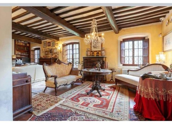 casa indipendente in vendita a Lucca in zona San Lorenzo a Vaccoli