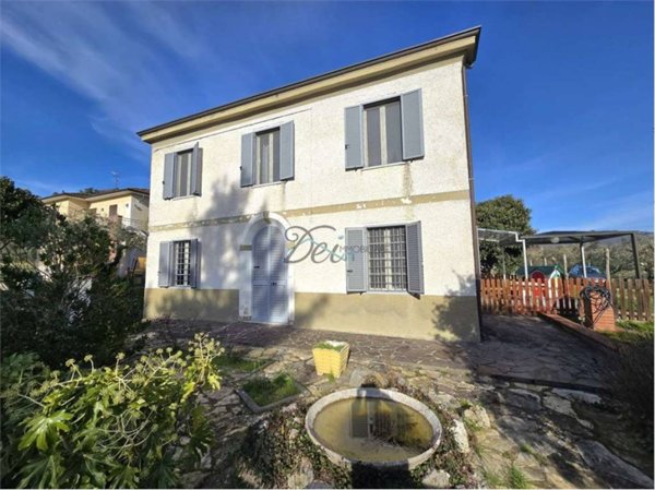 casa indipendente in vendita a Lucca in zona Arliano