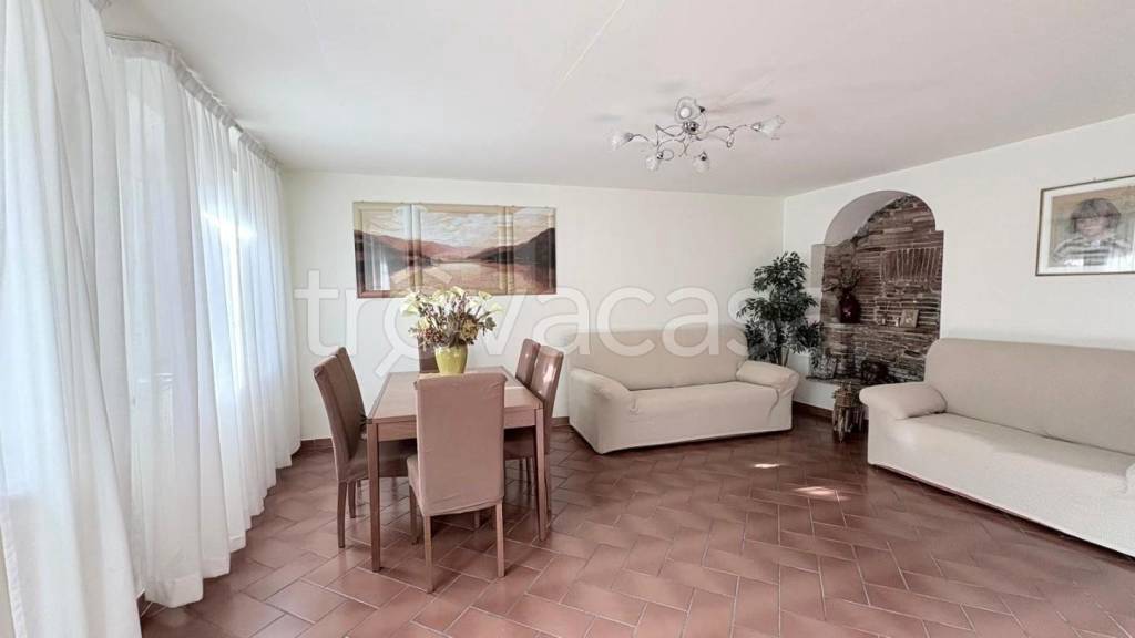 casa indipendente in vendita a Lucca in zona Carignano