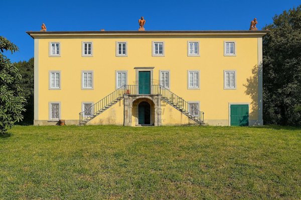 casa indipendente in vendita a Lucca in zona Centro Città