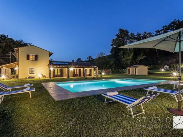 villa in vendita a Lucca in zona Centro Città