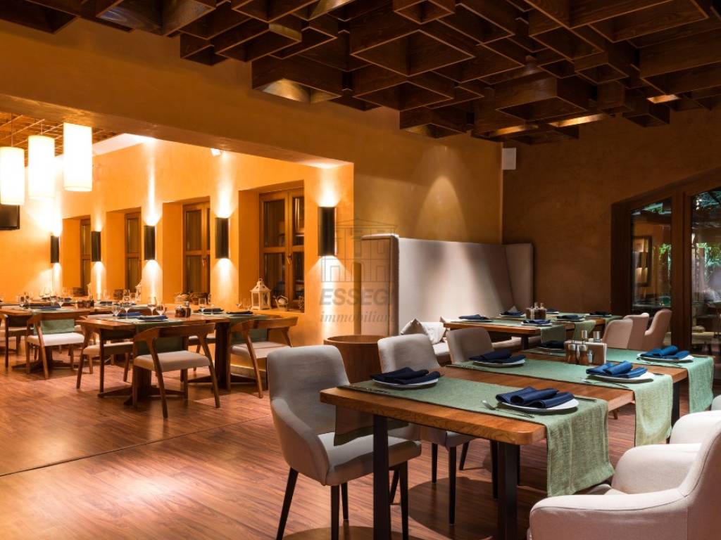 negozio in vendita a Lucca in zona Mutigliano