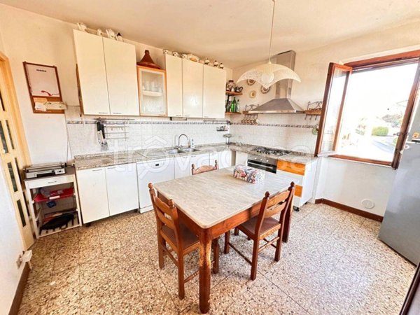 casa indipendente in vendita a Lucca in zona Carignano