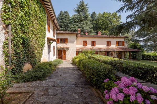 casa indipendente in vendita a Lucca in zona Pontetetto