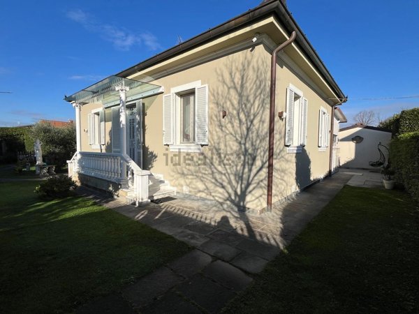 casa indipendente in vendita a Lucca in zona Monte San Quirico