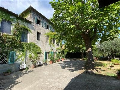 casa indipendente in vendita a Lucca