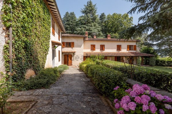 casa indipendente in vendita a Lucca in zona zona Sorbano