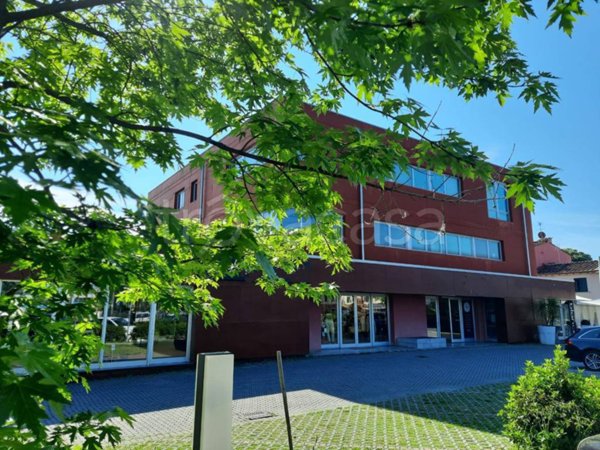 ufficio in vendita a Lucca in zona Zona San Concordio