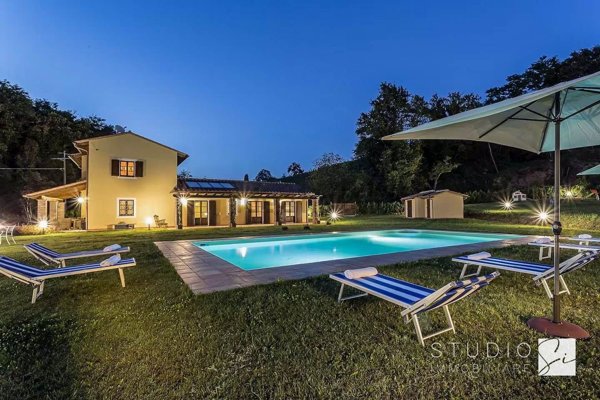 casa indipendente in vendita a Lucca in zona Fagnano