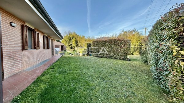 casa indipendente in vendita a Lucca in zona Centro Città