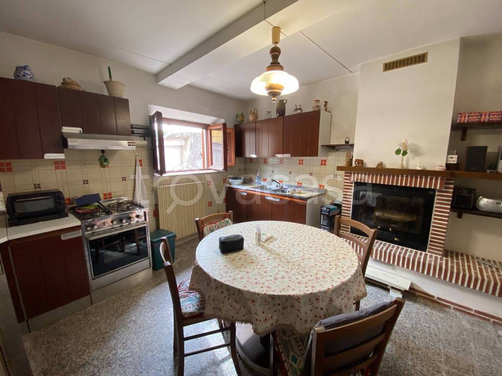 casa indipendente in vendita a Lucca in zona Ponte a Moriano