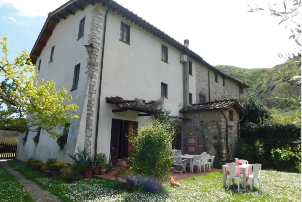casa indipendente in vendita a Lucca in zona Monte San Quirico