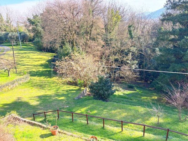 casa indipendente in vendita a Lucca in zona Ponte San Pietro