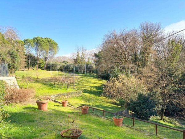 casa indipendente in vendita a Lucca in zona Ponte San Pietro
