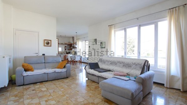 casa indipendente in vendita a Lucca in zona Maggiano