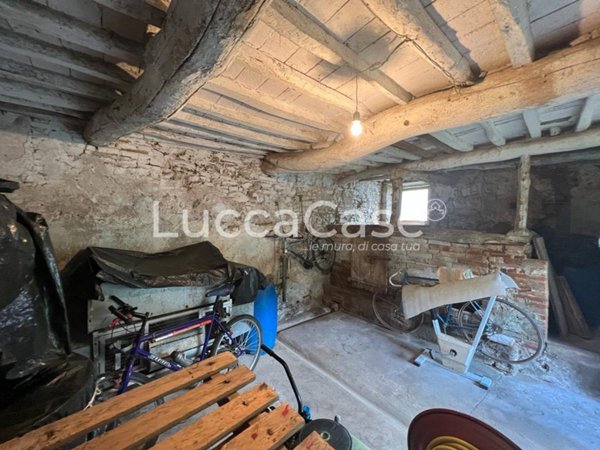 casa indipendente in vendita a Lucca in zona Arsina