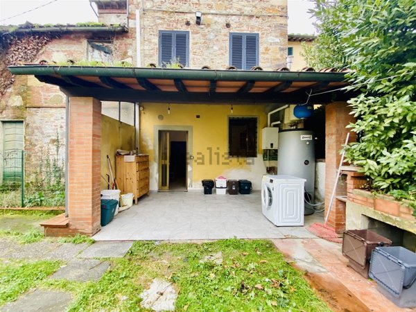 casa indipendente in vendita a Lucca in zona zona San Vito