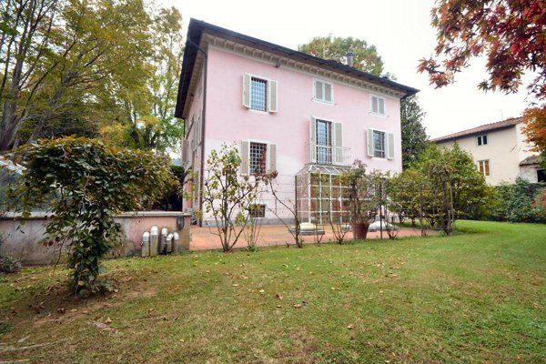 casa indipendente in vendita a Lucca in zona Cerasomma
