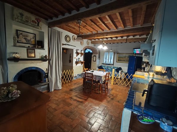 casa indipendente in vendita a Lucca in zona Centro Città