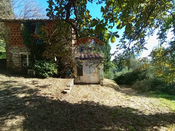 casa indipendente in vendita a Lucca