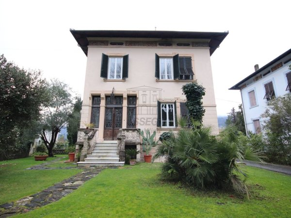 casa indipendente in vendita a Lucca in zona Ponte a Moriano