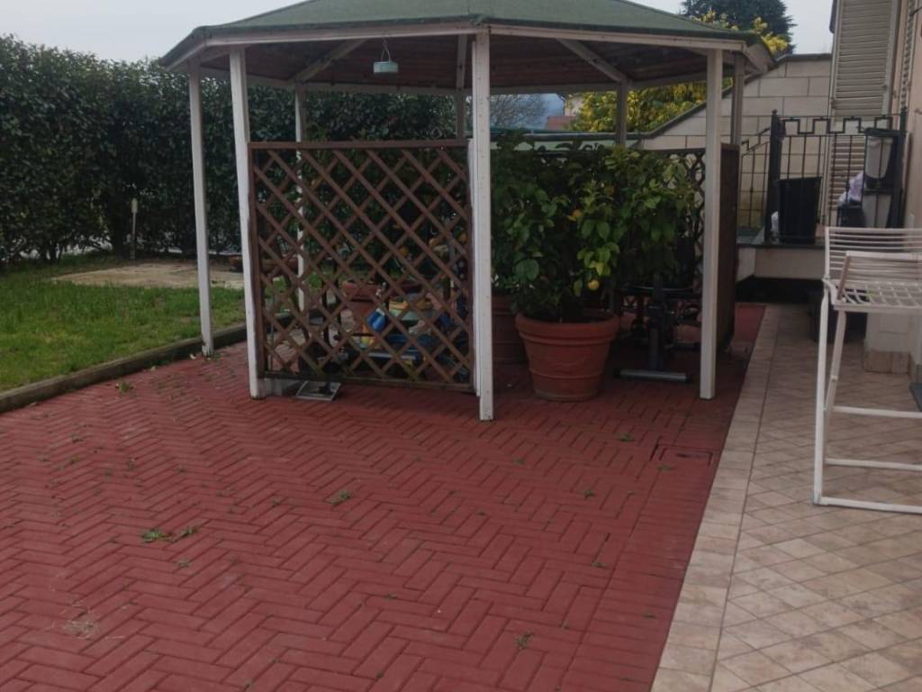 casa indipendente in vendita a Lucca in zona zona San Vito