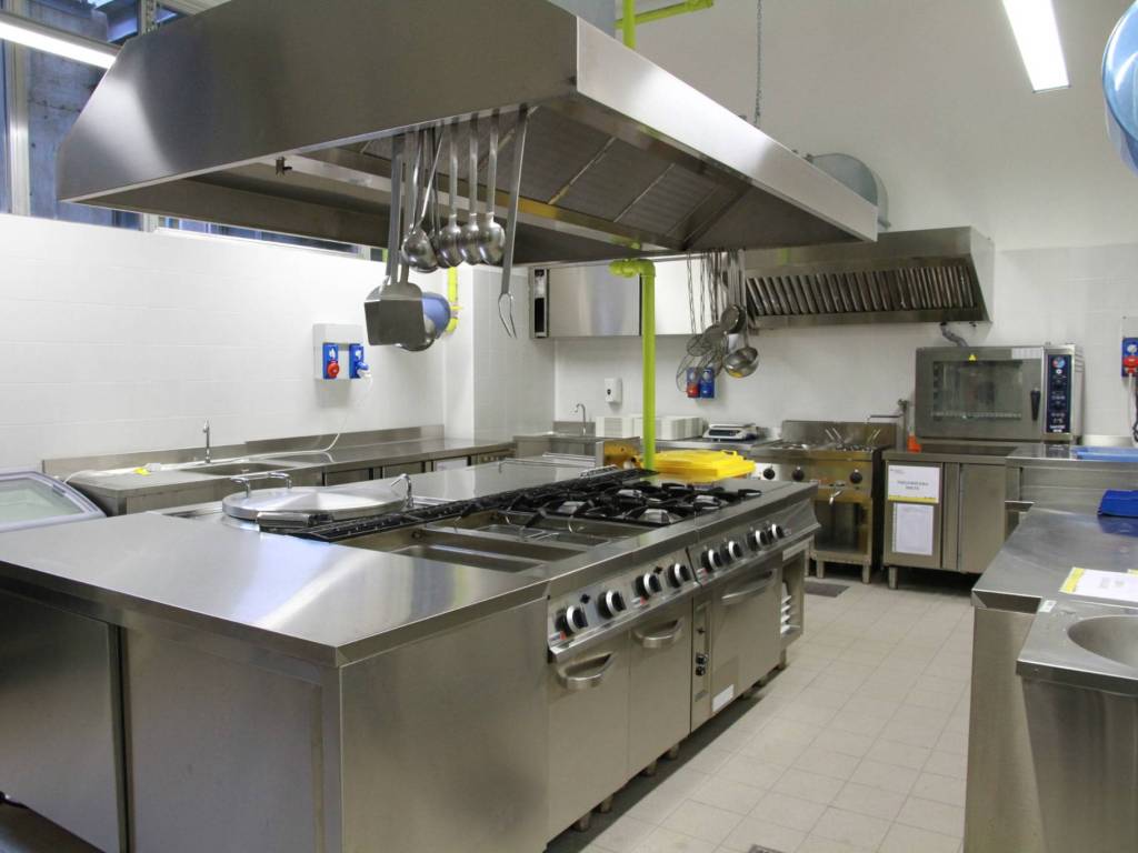 negozio in vendita a Lucca in zona Centro Città