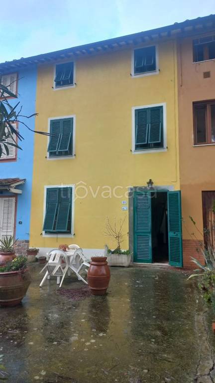 casa indipendente in vendita a Lucca
