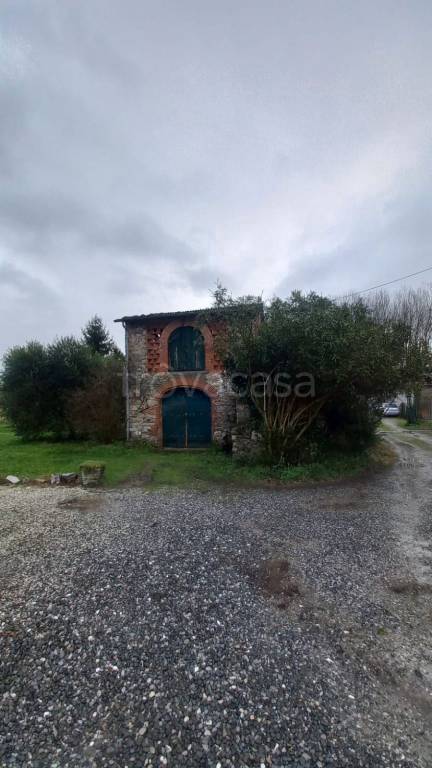 appartamento in vendita a Lucca in zona Ponte San Pietro