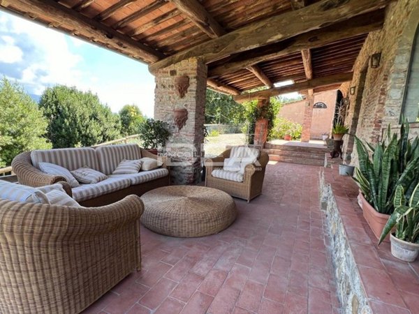 casale in vendita a Lucca in zona Mutigliano