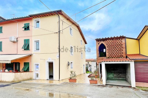 casa indipendente in vendita a Lucca in zona zona San Vito