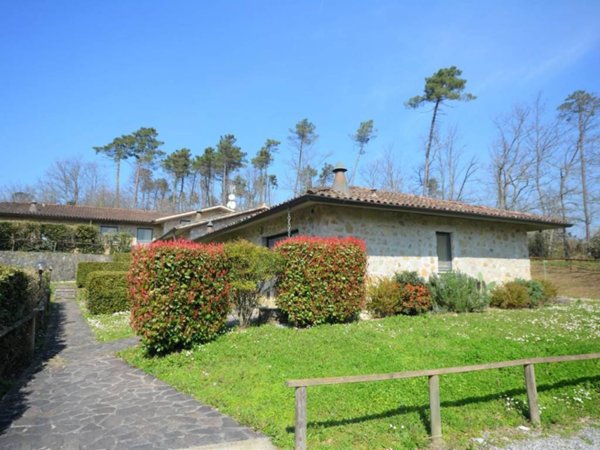 casa indipendente in vendita a Lucca in zona Chiatri
