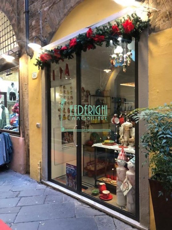 negozio in vendita a Lucca in zona Centro Città