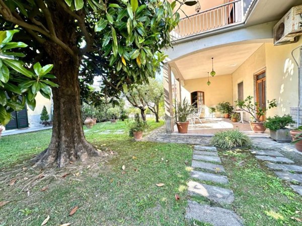 casa indipendente in vendita a Lucca in zona Picciorana