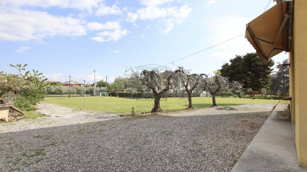 casa indipendente in vendita a Lucca in zona Mammoli