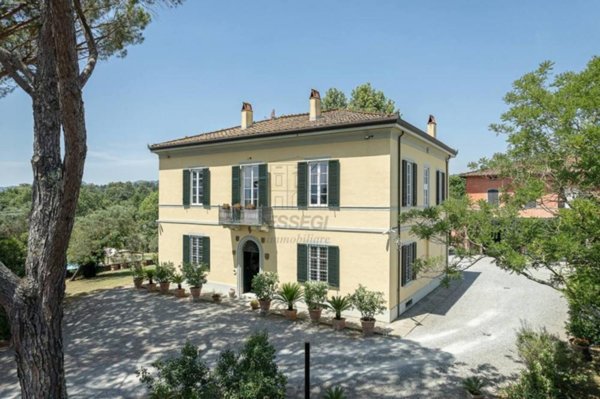 casa indipendente in vendita a Lucca in zona Centro Città