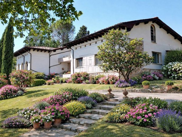 casa indipendente in vendita a Lucca in zona Centro Città