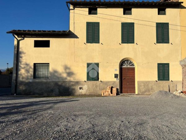 casa indipendente in vendita a Lucca in zona Zona San Concordio