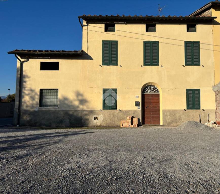 casa indipendente in vendita a Lucca in zona Zona San Concordio