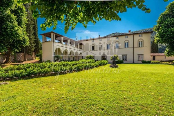 casa indipendente in vendita a Lucca in zona Massa Pisana