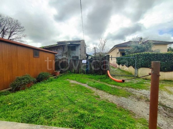 casa indipendente in vendita a Lucca in zona zona Antraccoli